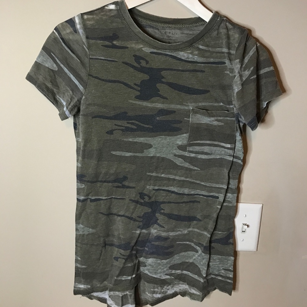 Women's Camo tee